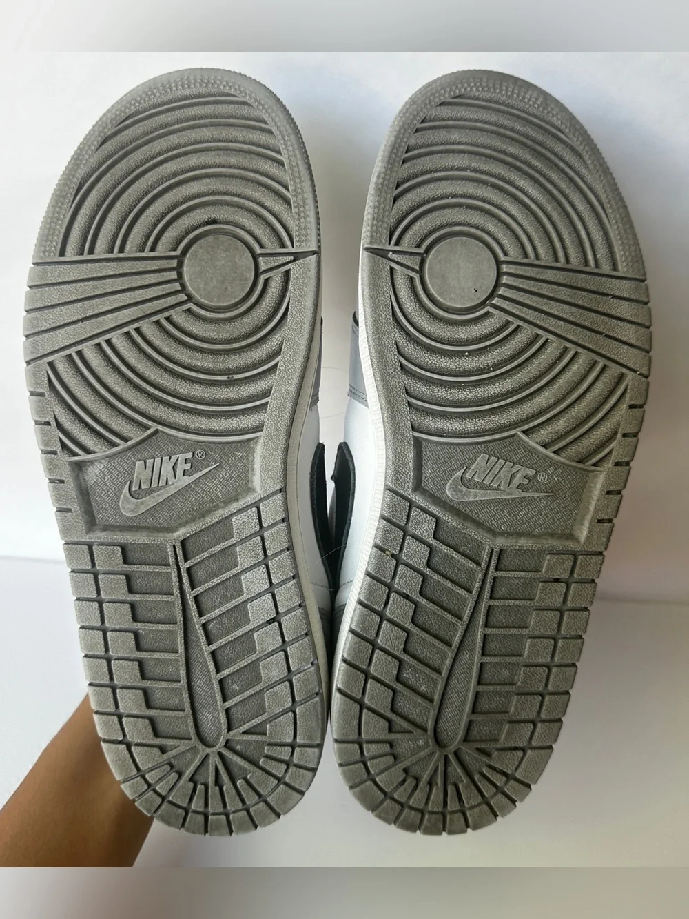 Jordan 1 low barons size 9.5 men’s